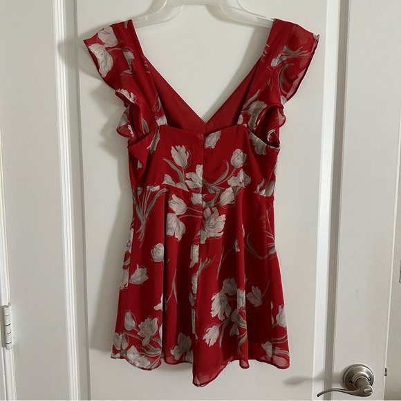 Urban Outfitters Kimchi Blue Floral Red & White Flowy Romper Size 0 - Picture 7 of 8